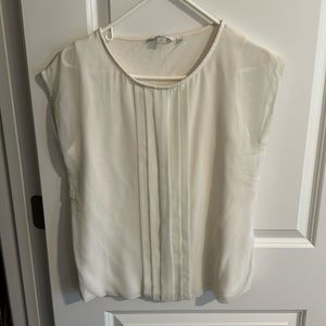 Women’s white cap sleeve top